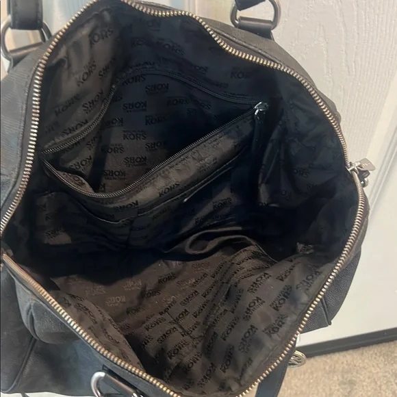 MICHAEL KORS Black Hand Bag - Picture 13 of 16